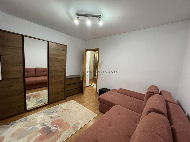Apartament cu 4 camere decomandat în Central