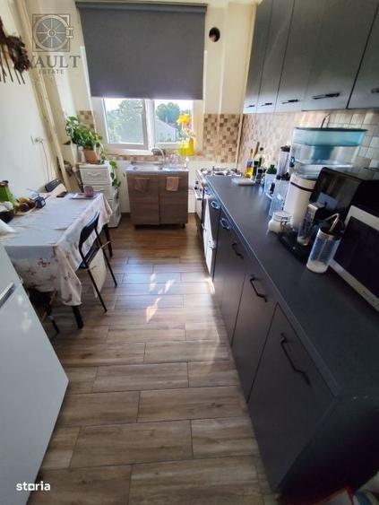 Apartament cu 4 camere semidecomandat în Mărgeanului