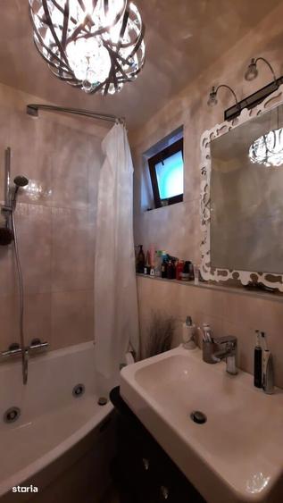 Casă cu 7 camere cu Canalizare în Dămăroaia