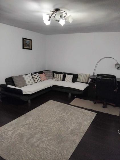 Apartament cu 3 camere decomandat în Exterior Vest