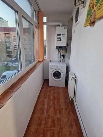 Apartament cu 3 camere semidecomandat în Cedonia