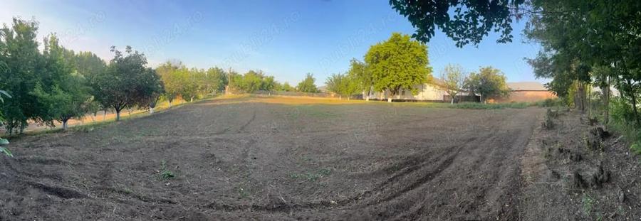 Casă cu 4 camere în Valea Roșie
