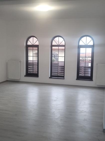 Casă individuală cu 3 camere cu Teren 450 Mp în Central