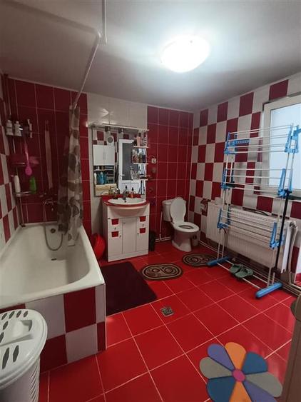 Casă individuală cu 3 camere cu Canalizare în Central