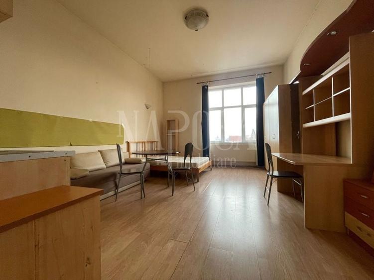 Apartament cu 4 camere semidecomandat în Central