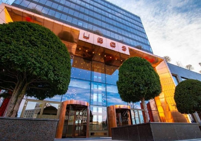 Birou, de 1,400 mp, în Central