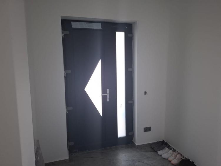 Casă individuală cu 3 camere cu Canalizare în Vest