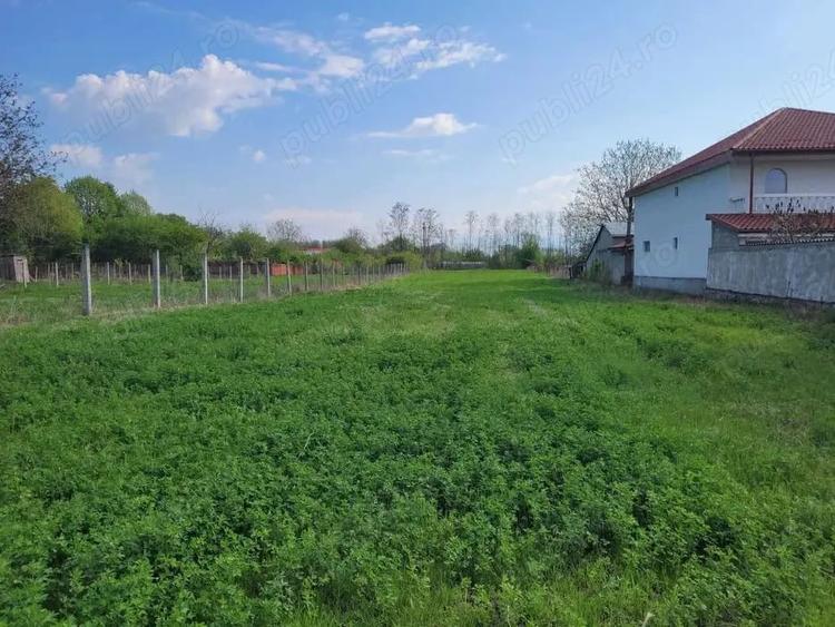 Teren de 2300 mp, în Hanu Conachi