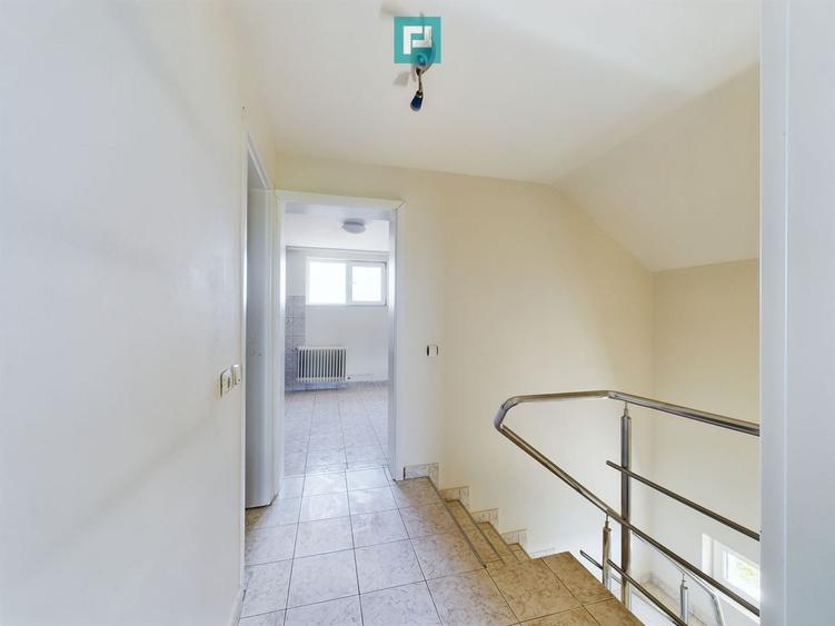 Casă individuală cu 9 camere cu Canalizare în Dâmbovița