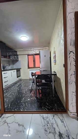 Apartament cu 3 camere decomandat în Barieră