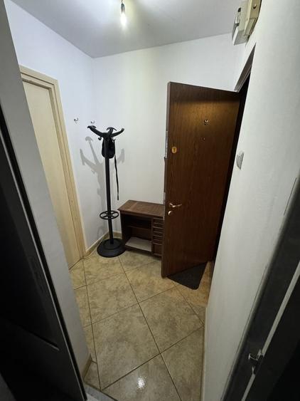 Apartament cu 2 camere nedecomandat în Podul de Piatră