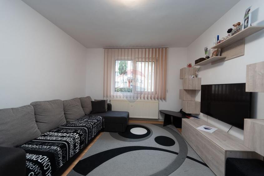 Apartament cu 2 camere semidecomandat în Florilor