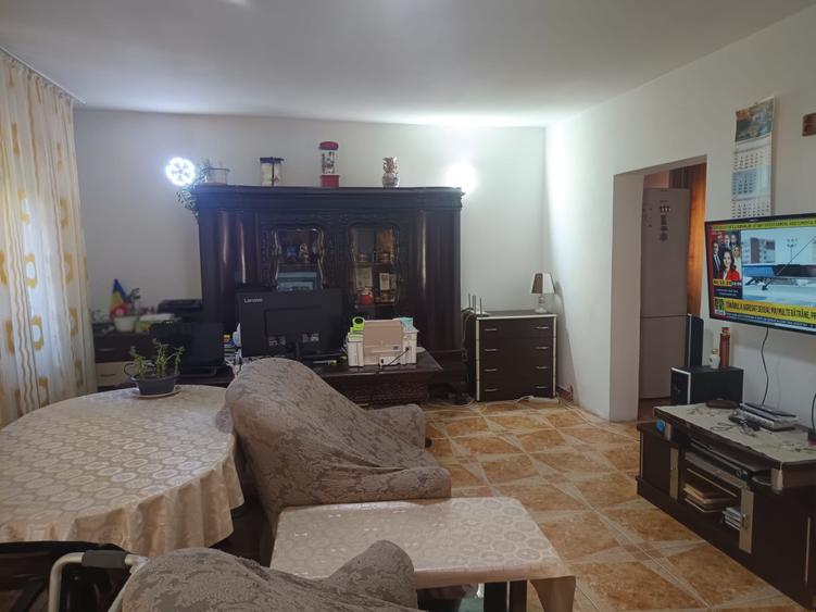 Casă individuală cu 5 camere cu Teren 500 Mp în Valu lui Traian