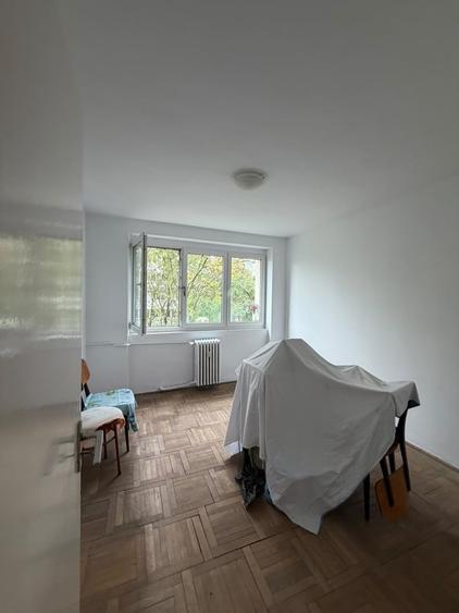 Apartament cu 2 camere semidecomandat în Baba Novac