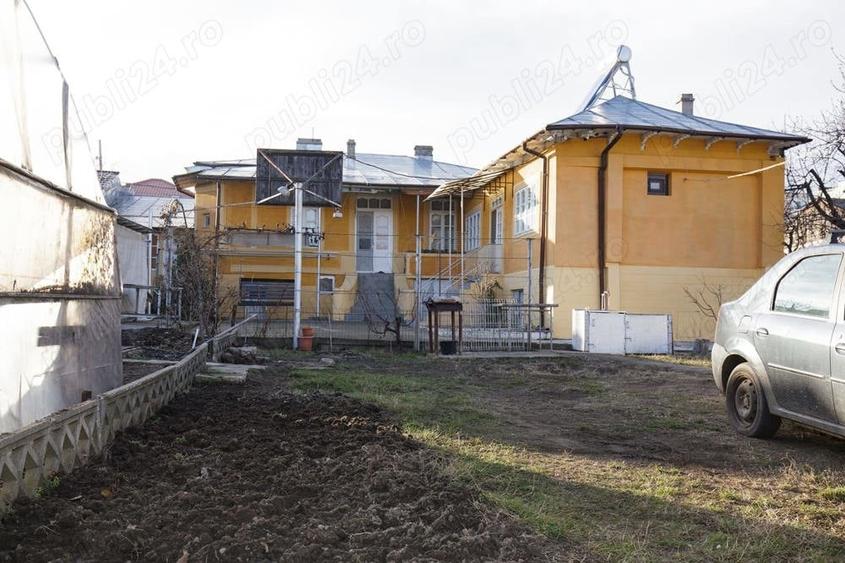 Casă cu 6 camere în Berești