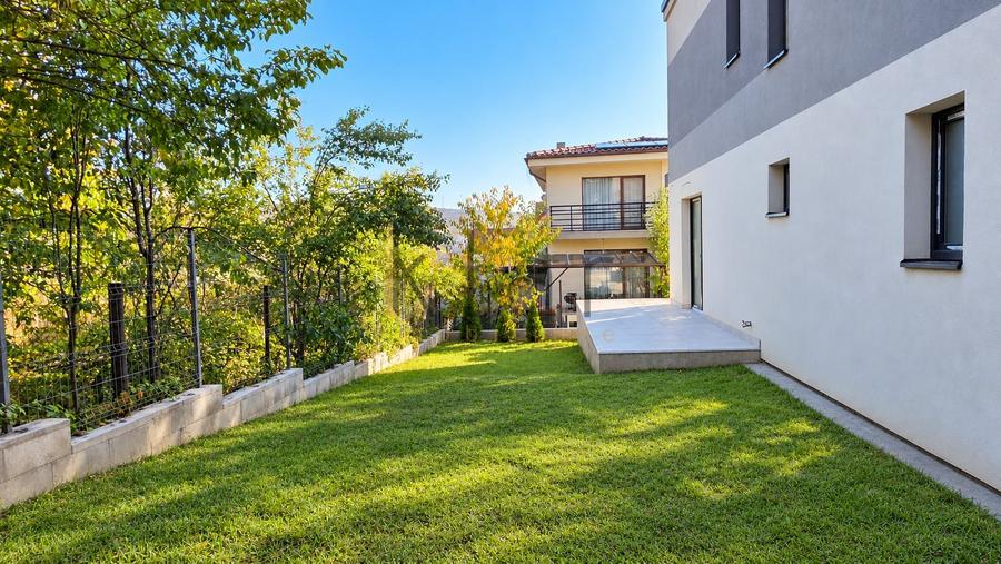 Casă cu 5 camere cu Teren 250 Mp în Iris