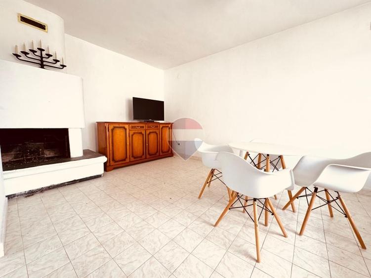 Penthouse cu 13 camere decomandat în Central