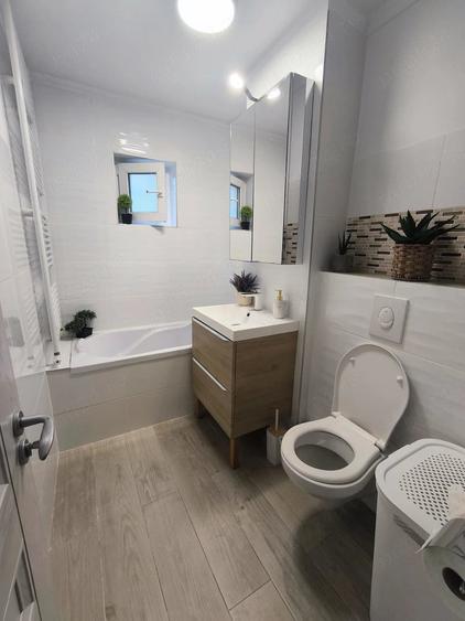 Apartament cu 3 camere semidecomandat în Gării