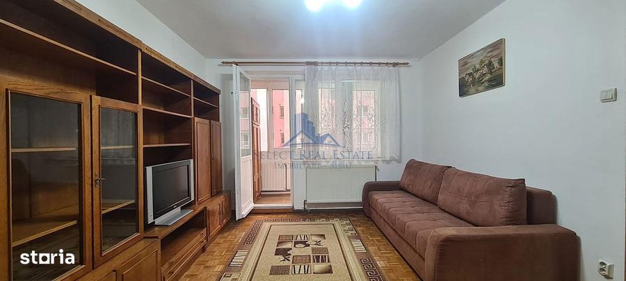 Apartament cu 3 camere decomandat, mobilat în Cedonia