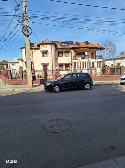Casă cu 4 camere cu Teren 580 Mp în Central