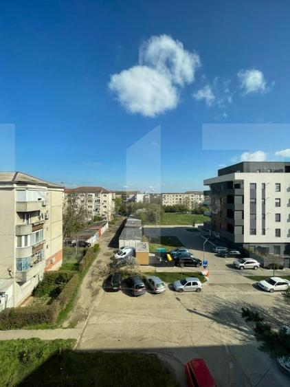 Apartament cu 3 camere semidecomandat, mobilat în Lipovei
