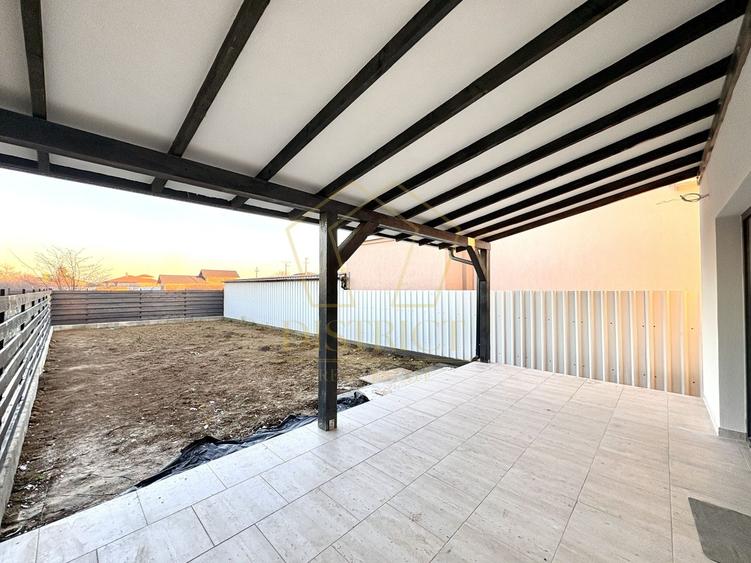 Duplex cu 4 camere cu Canalizare în Remetea Mare