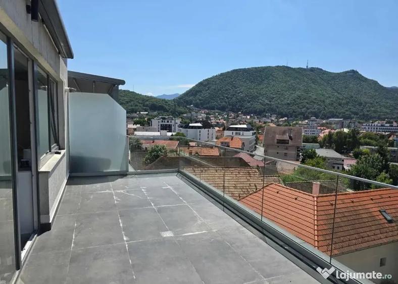 Apartament cu 2 camere decomandat în Centrul Istoric