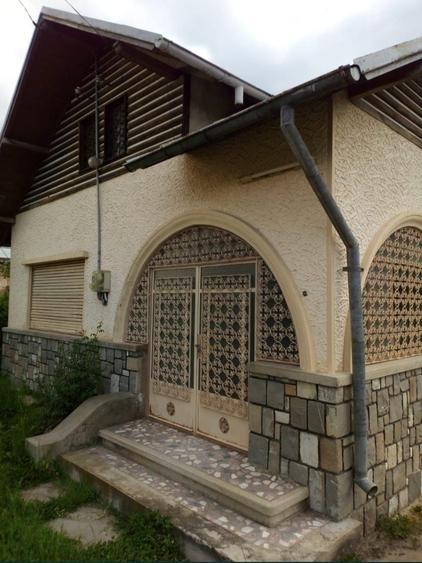 Casă cu 4 camere în Ghirdoveni