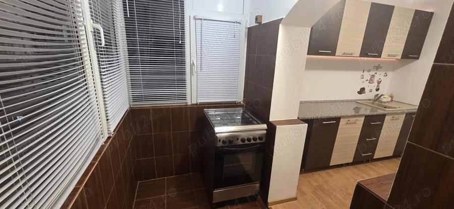 Apartament cu 3 camere semidecomandat, mobilat în Aradului