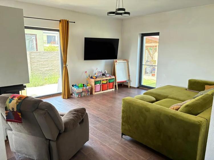 Casă cu 4 camere cu Teren 600 Mp în Moșnița Nouă