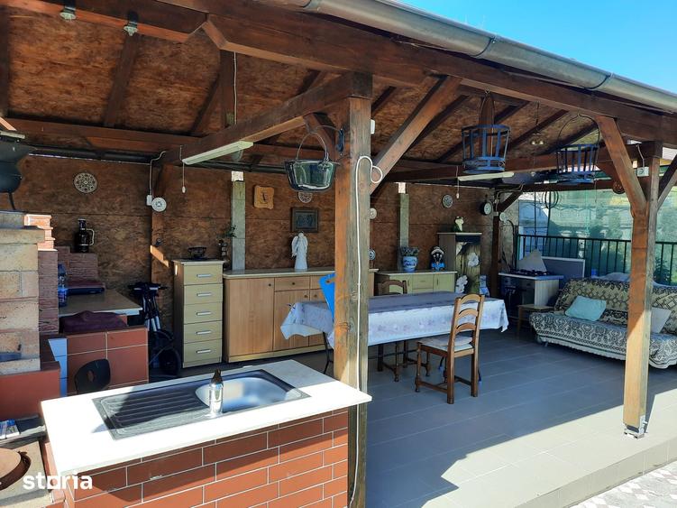 Casă cu 5 camere cu Teren 675 Mp în Burdea
