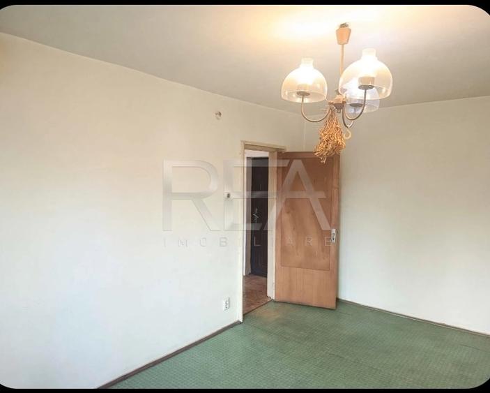 Apartament cu 3 camere decomandat în Rahova