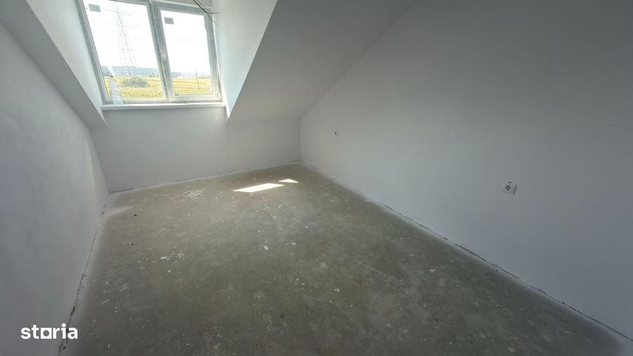 Apartament cu 3 camere decomandat în Turnișor