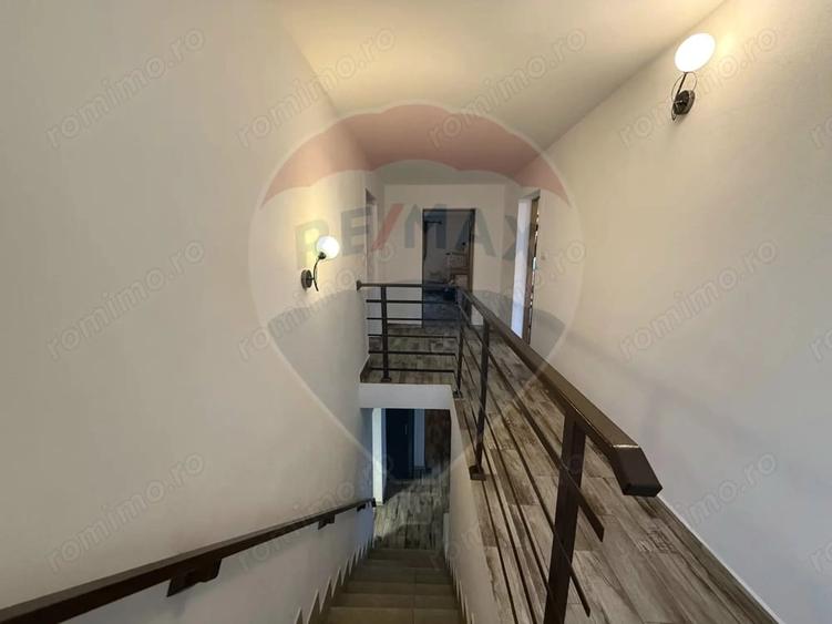 Casă cu 5 camere cu Teren 6117 Mp în Voislova