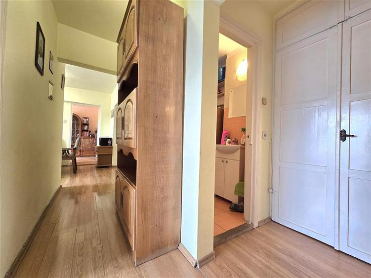 Apartament cu 3 camere decomandat în Rogerius