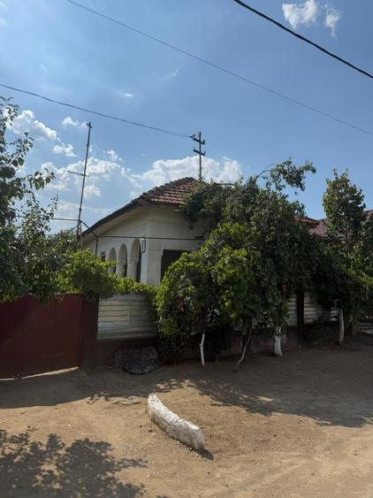 Casă individuală cu 4 camere cu Teren 2700 Mp în Mihăița