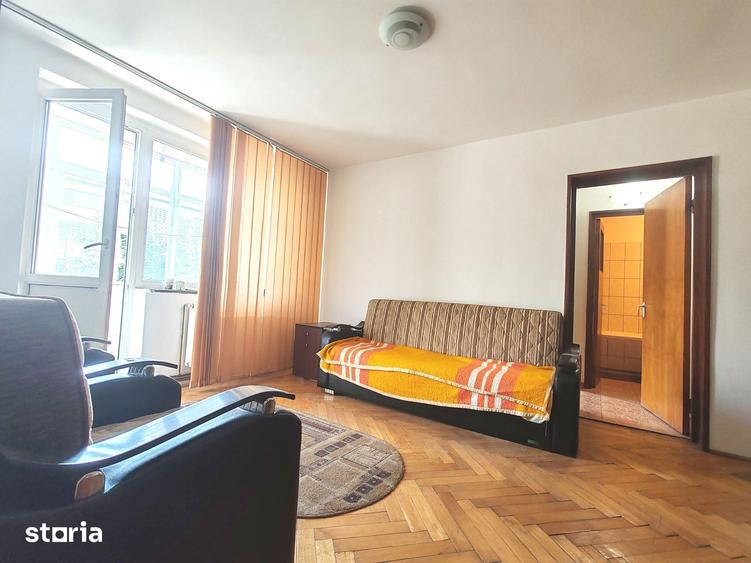 Apartament cu 2 camere semidecomandat în Craiovei