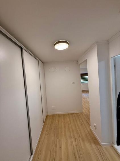 Garsonieră decomandată, mobilată în Vitan Mall