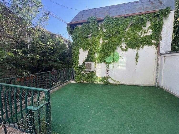 Casă cu 12 camere cu Teren 877 Mp în Snagov