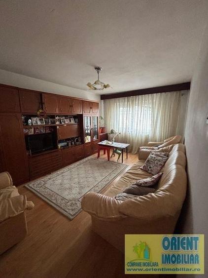 Apartament cu 3 camere decomandat în Dacia