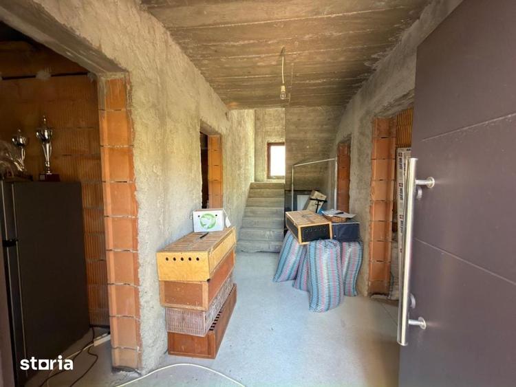 Casă cu 5 camere cu Teren 725 Mp în Ghindeni
