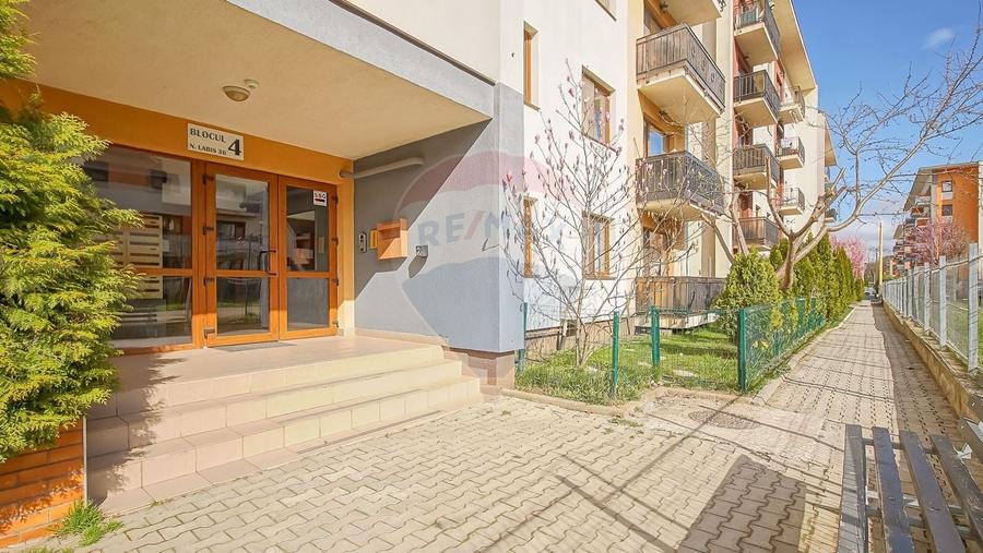 Apartament cu 3 camere decomandat, mobilat în Tractorul