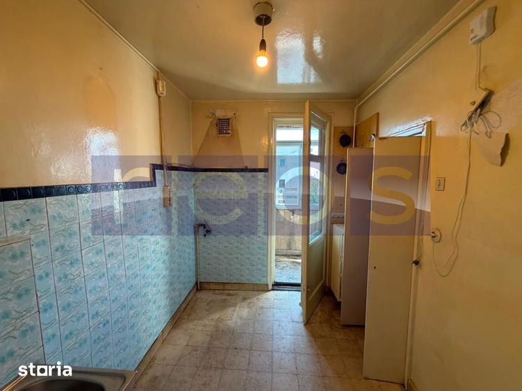 Apartament cu 3 camere decomandat în Tei