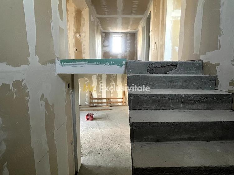 Casă cu 7 camere cu Teren 450 Mp în Glina