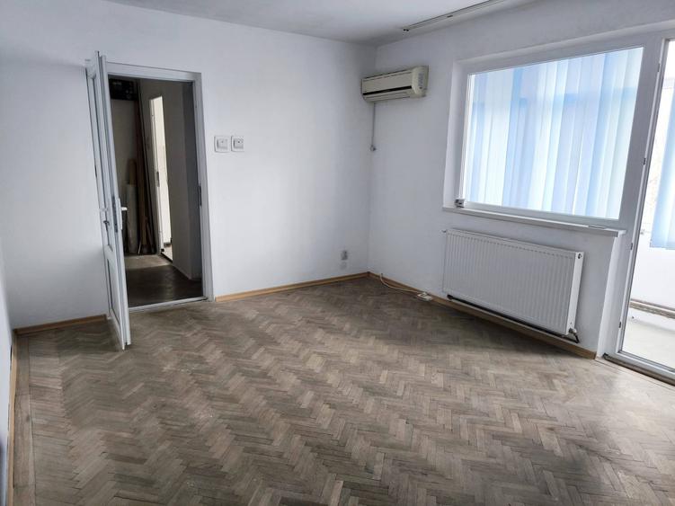 Apartament cu 3 camere decomandat în Vest