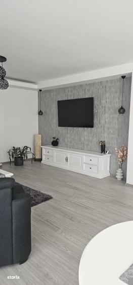 Casă cu 4 camere în Dezmir