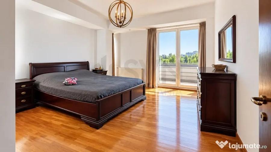 Apartament cu 4 camere decomandat în Central
