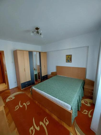 Apartament cu 3 camere decomandat în Complex Studențesc
