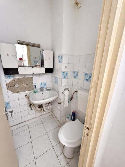Apartament cu 4 camere decomandat în Colentina