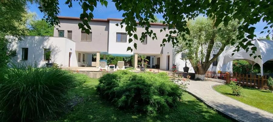 Casă cu 7 camere cu Teren 1500 Mp în Bolintin-Deal